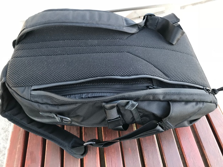 Arktype Dashpack Review Rear Pocket