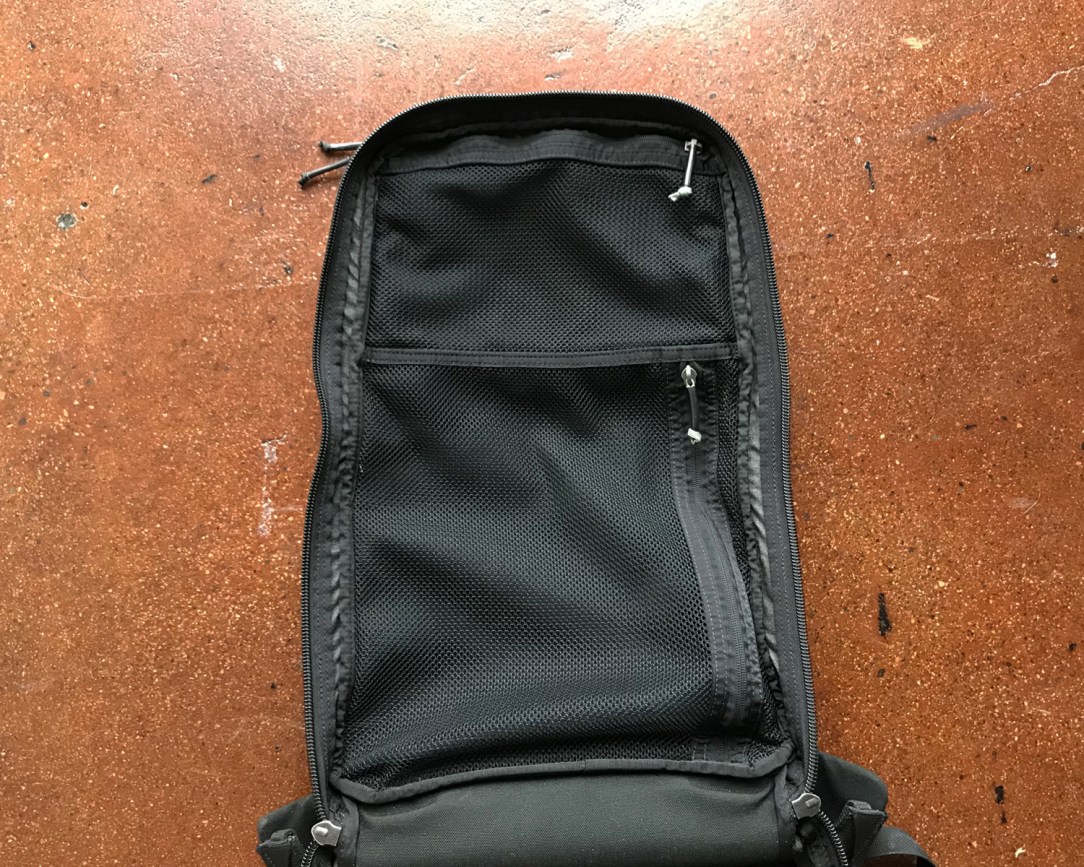 09-top-main-clamshell