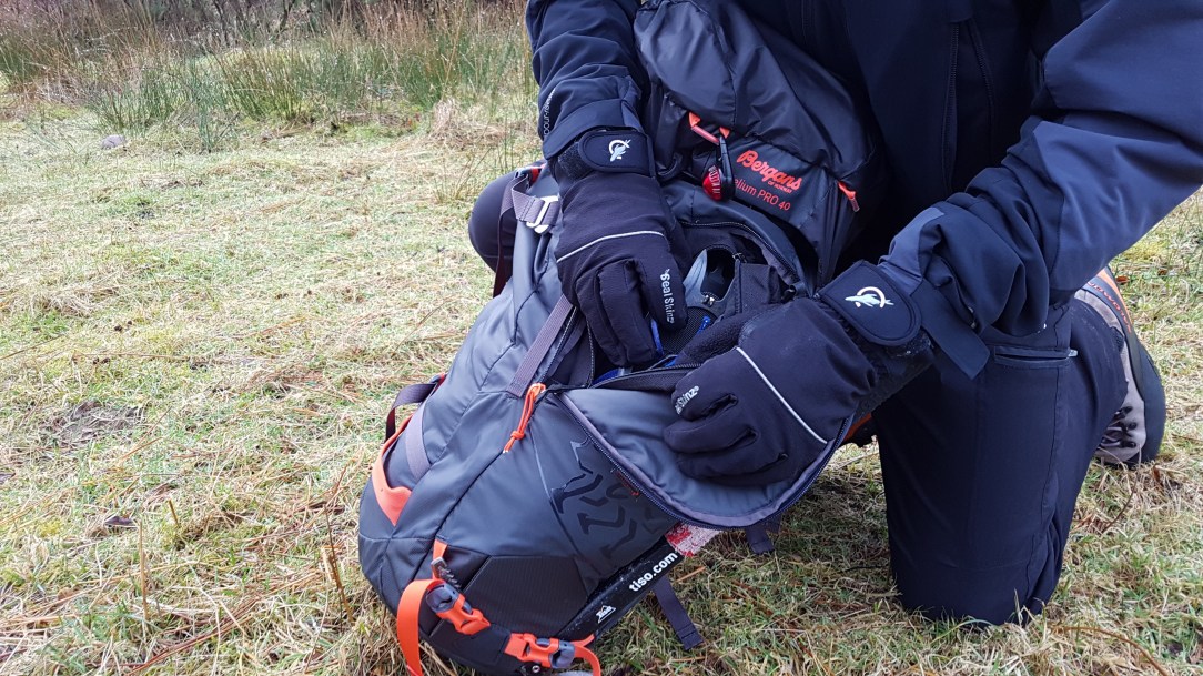 Bergans Helium Pro 40 Backpack side zip