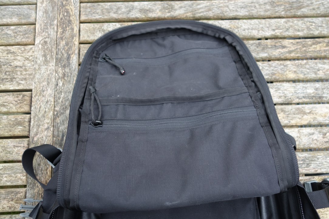 Sabra Gear Solo Review main compartment zippered pockets