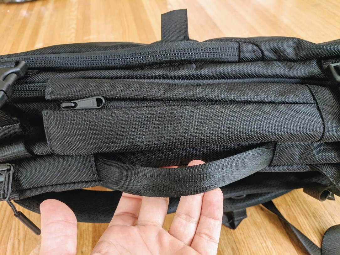 Aer Travel Pack 2 review bottle pocket zipped up without bottle empty