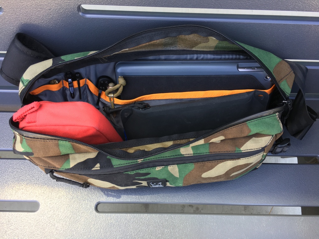 chrome industries kadet review main compartment open