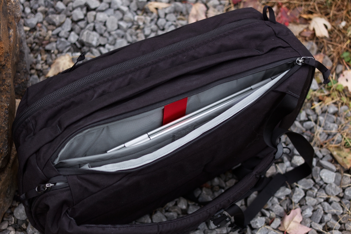 EVERGOODS CPL24 V2 Review laptop compartment with new internal sleeve