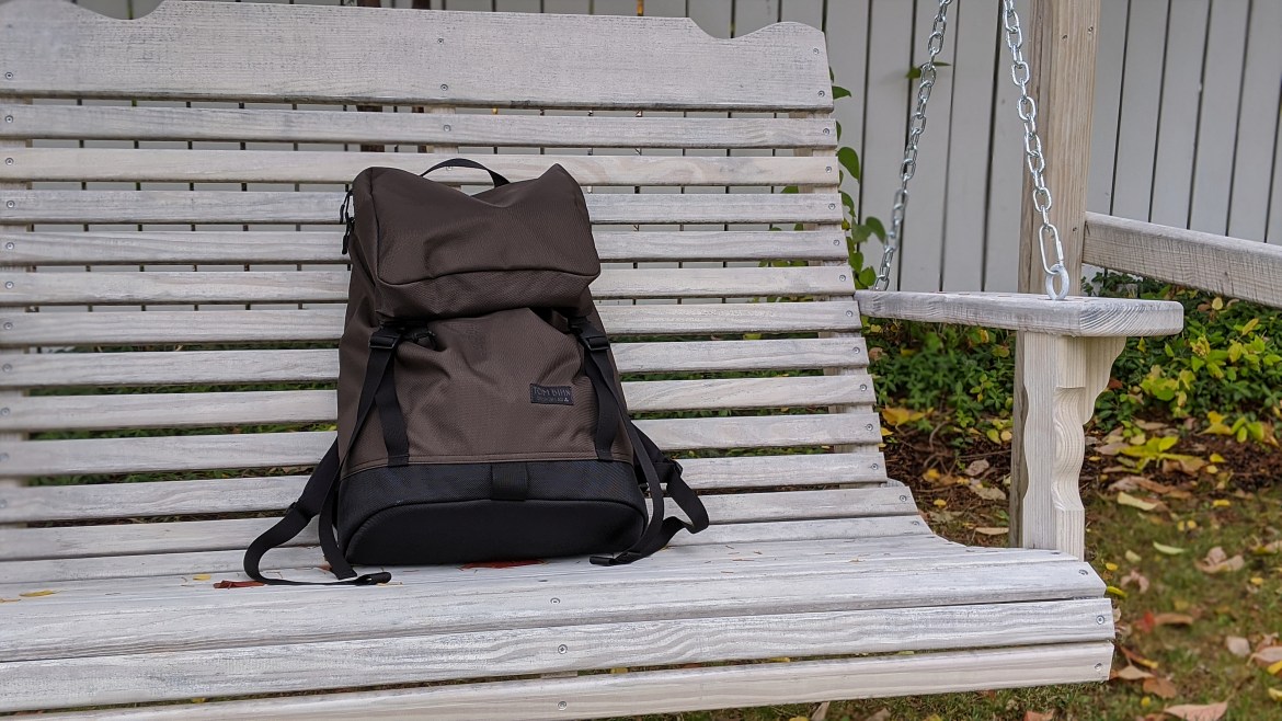 Tom Bihn Shadow Guide 33 V2 Review front view