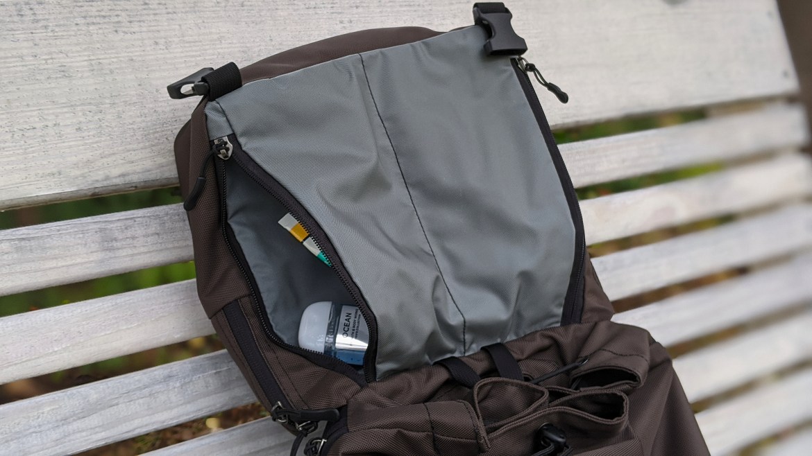 Tom Bihn Shadow Guide 33 V2 Review stash pocket