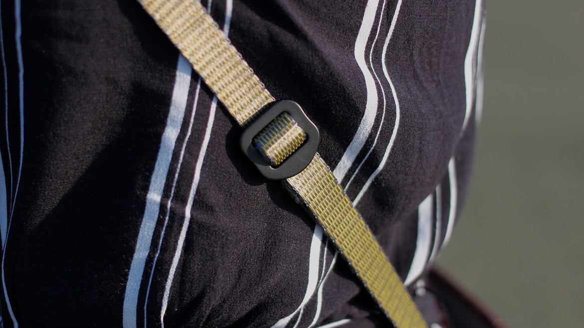 Bellroy City Pouch Review metal hardware slider