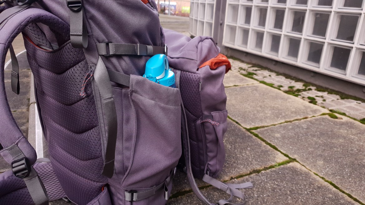 Salkan backpacker travel bag review bottle pocket design mainpack straps hidden pocket detail