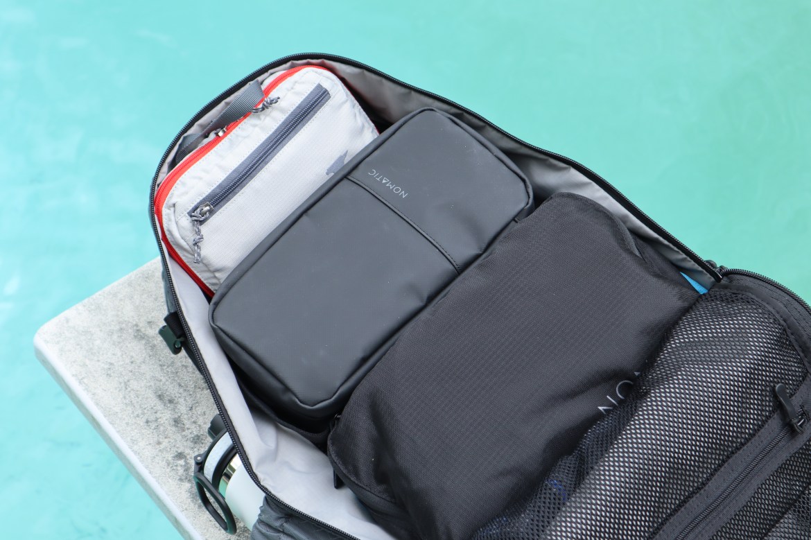 Alpha OneNiner A19 Evade 1.5 Review main compartment organized