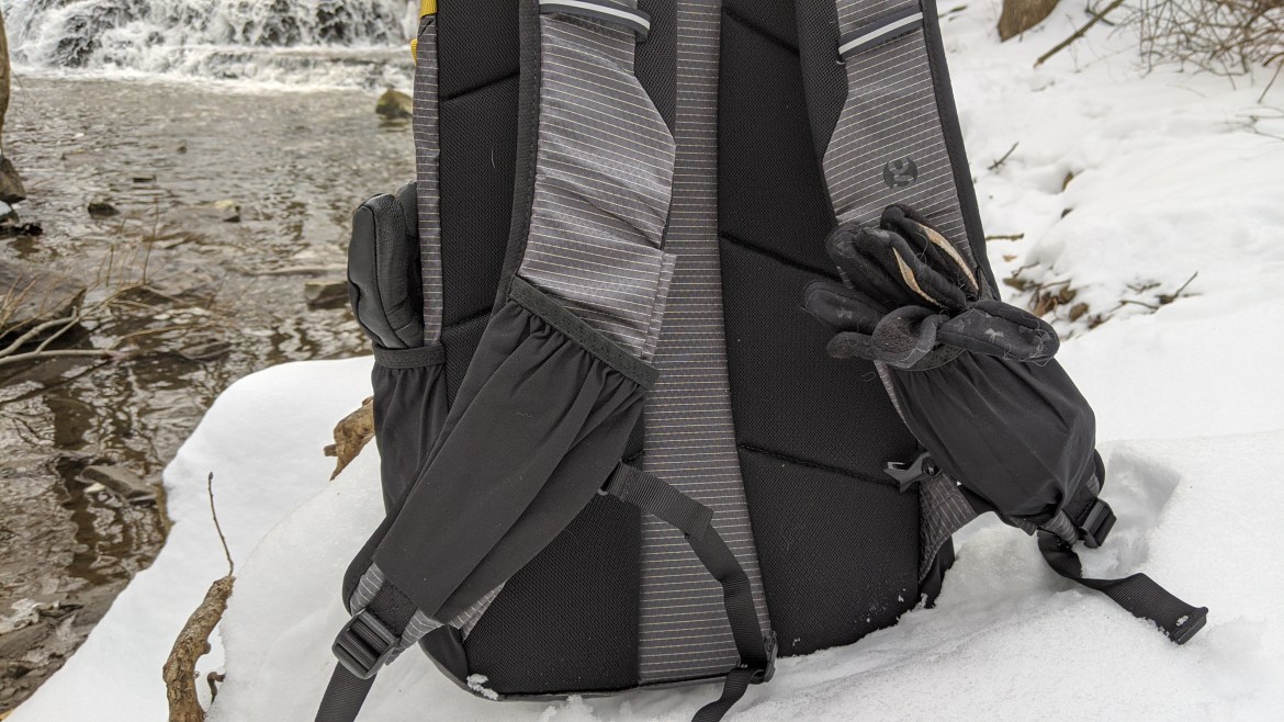 Gossamer Gear Vagabond Series Review daypack suspension stretch shoulder pockets
