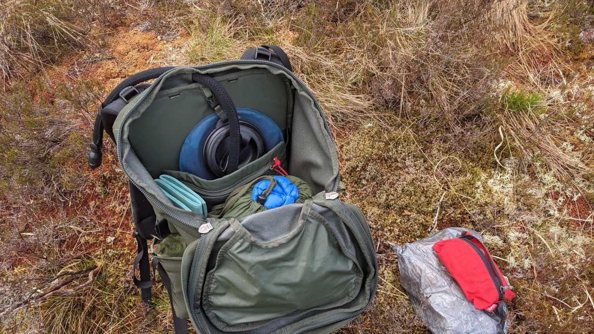 Osprey Archeon 24 hiking backpack camelbak hydration bladder loadout view