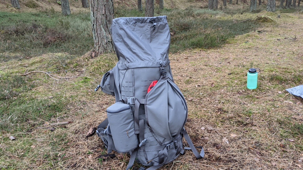 Bergans of Norway hiking backpack Helion 45 Wolf gray collar extended beavertail view